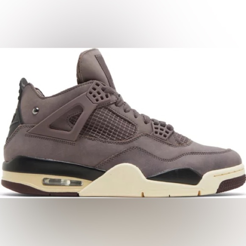 Jordan 4 Retro SP
A Ma Maniére Violet Ore
Men’s size 9
Women's size 10.5